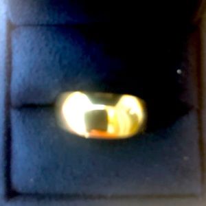 10 karat yellow gold dome ring. Size 7.